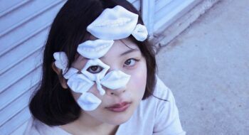 写真：「口」 2024年 ケミカルウッド ,165×170×110mm